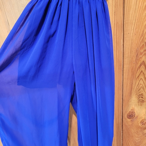 Elegant Blue Sleeveless Dress - Picture 2 of 8